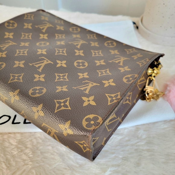 💕Beautiful Authentic Louis Vuitton Toiletry 26 Clutch/ Crossbody Monogram - Picture 13 of 16